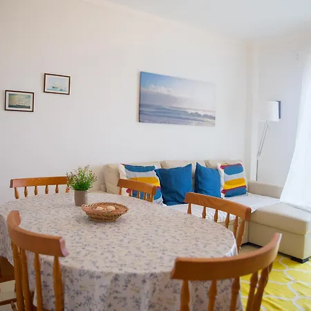 Baleal House, Is