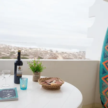 Baleal House, Is *